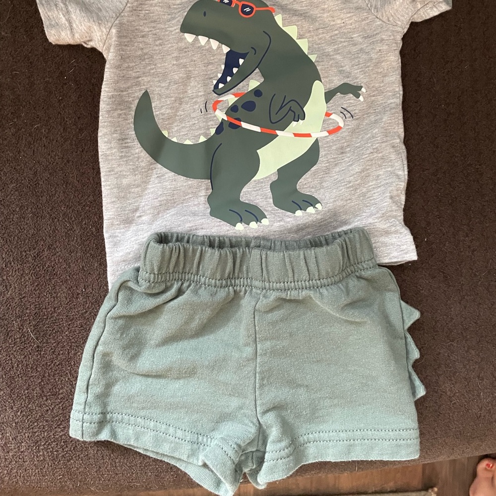 3 months old dinosaur shirt and shorts- NWOT